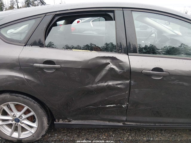 1FADP3K21GL277882 Ford FOCUS SE