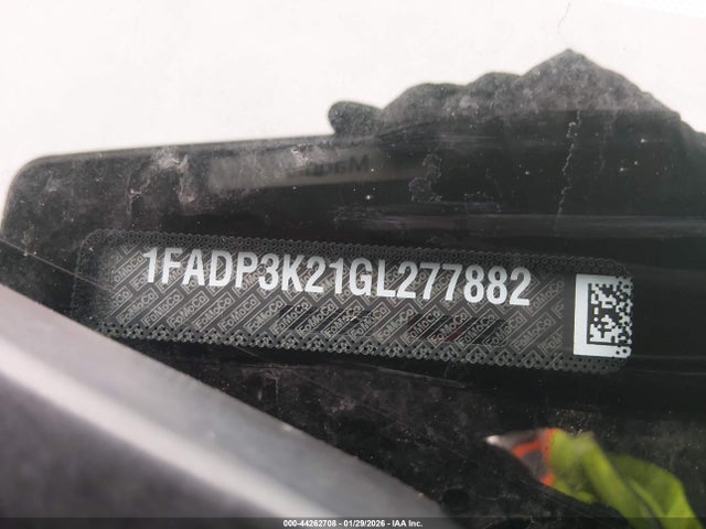 1FADP3K21GL277882 Ford FOCUS SE