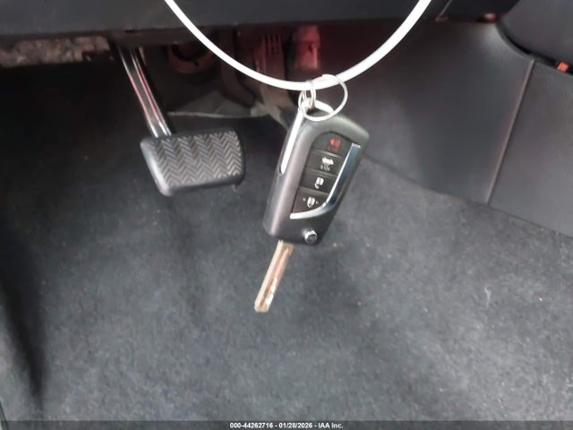 JTDS4RCE3LJ016197 Toyota COROLLA SE