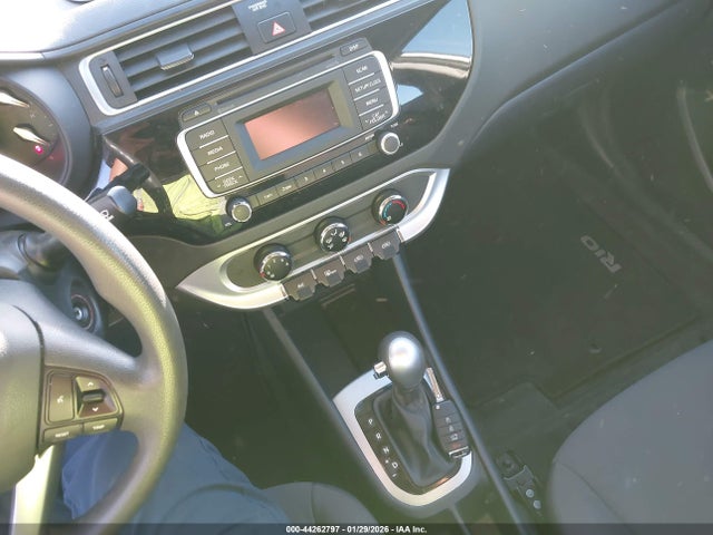 KNADM4A38H6119071 KIA RIO LX