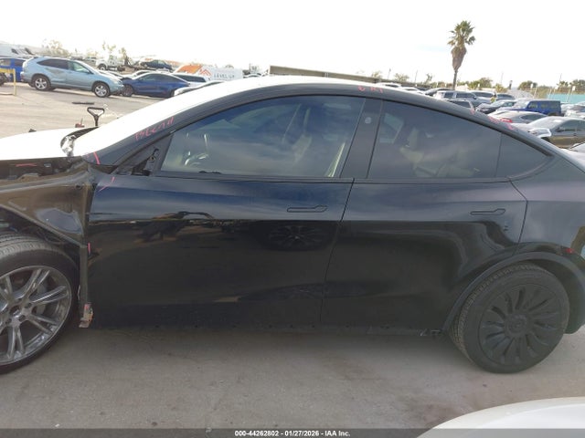 Продаж на аукціоні авто 2024 Tesla Model Y Rwd, vin: 7SAYGDED8RF005899, номер лоту: 44262802