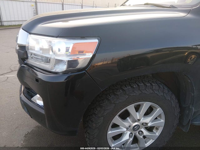 JTMCY7AJ8H4053104 Toyota Land Cruiser V8