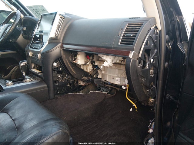 JTMCY7AJ8H4053104 Toyota Land Cruiser V8