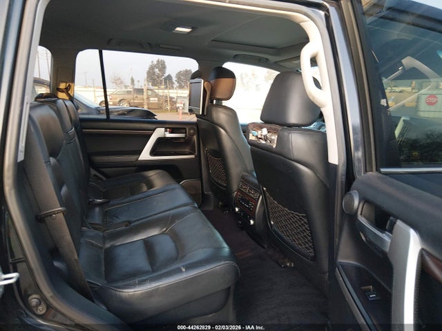 JTMCY7AJ8H4053104 Toyota Land Cruiser V8