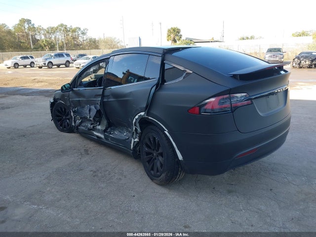 2016 TESLA MODEL X 5YJXCBE27GF020351 Photo 2