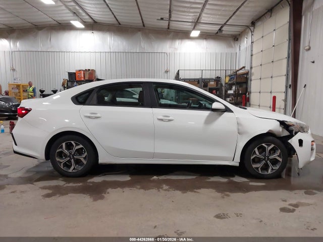 3KPF24AD9ME285758 KIA Forte Lxs