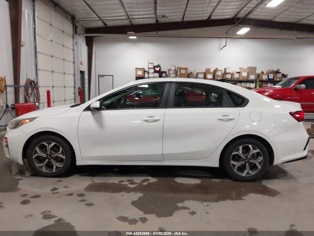 3KPF24AD9ME285758 KIA Forte Lxs