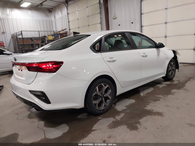3KPF24AD9ME285758 KIA Forte Lxs