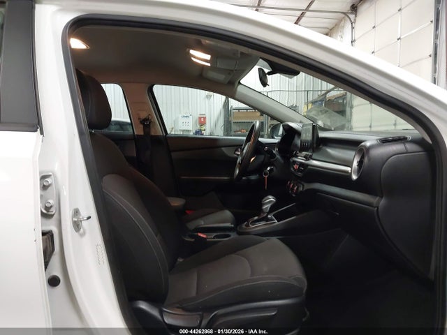 3KPF24AD9ME285758 KIA Forte Lxs