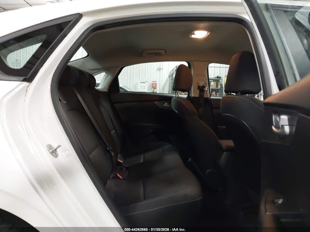 3KPF24AD9ME285758 KIA Forte Lxs