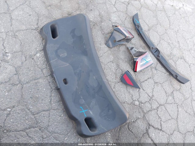 44263050 :رقم المزاد ، 5YJ3E1EB9JF132448 vin ، 2018 Tesla Model 3 Long Range/performance مزاد بيع