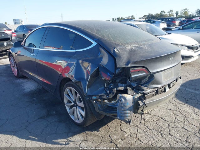 2018 TESLA MODEL 3 5YJ3E1EB9JF132448 Photo 2
