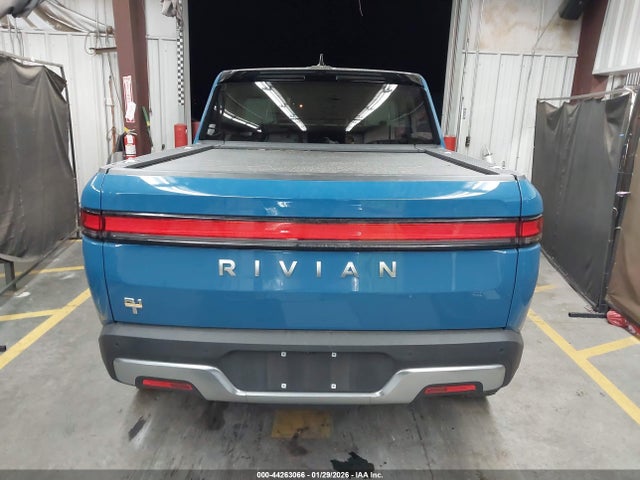 Rivian R1t Adventure 2022 7FCTGAAA9NN014487 Image 17
