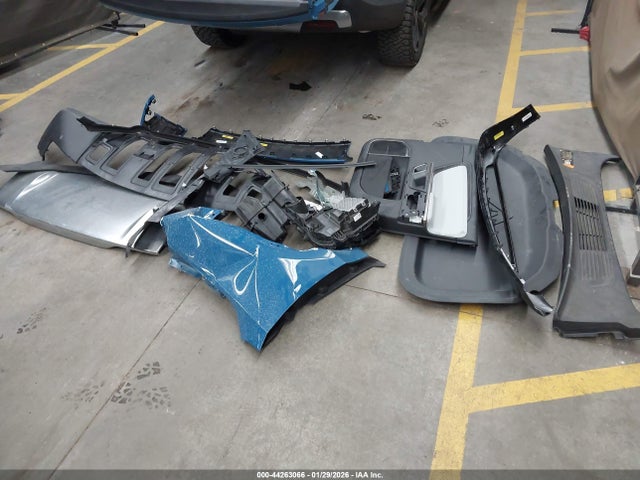 Rivian R1t Adventure 2022 7FCTGAAA9NN014487 Image 12