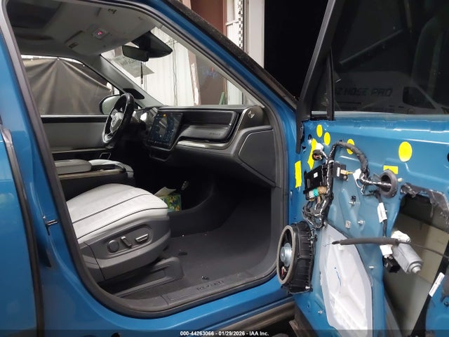 2022 RIVIAN R1T 7FCTGAAA9NN014487 Photo 4