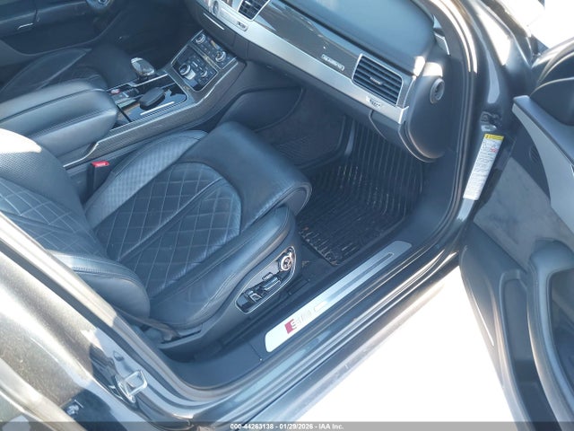 2017 AUDI S8 WUAJ5AFD4HN900746 Photo 4