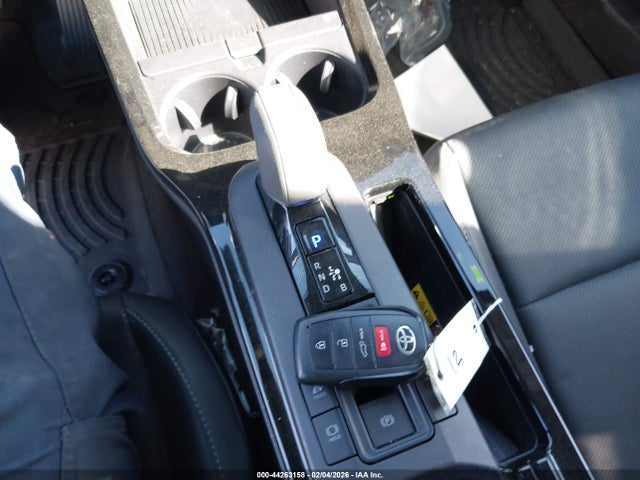 JTDADABU2P3003912 Toyota Prius Limited Awd-e