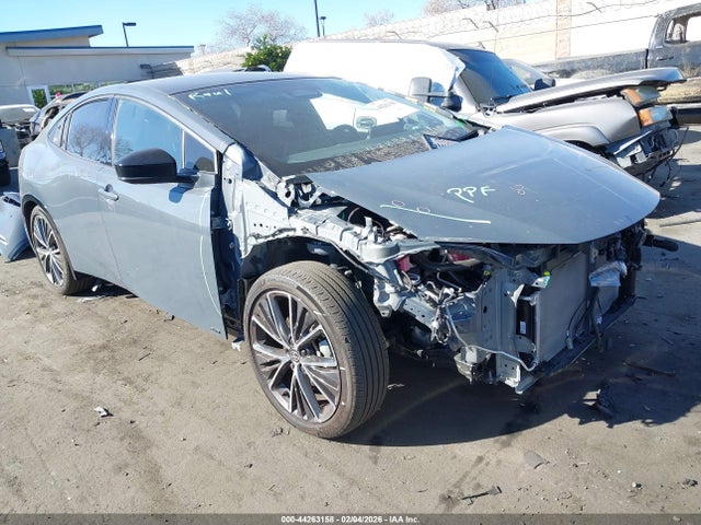 JTDADABU2P3003912 Toyota Prius Limited Awd-e