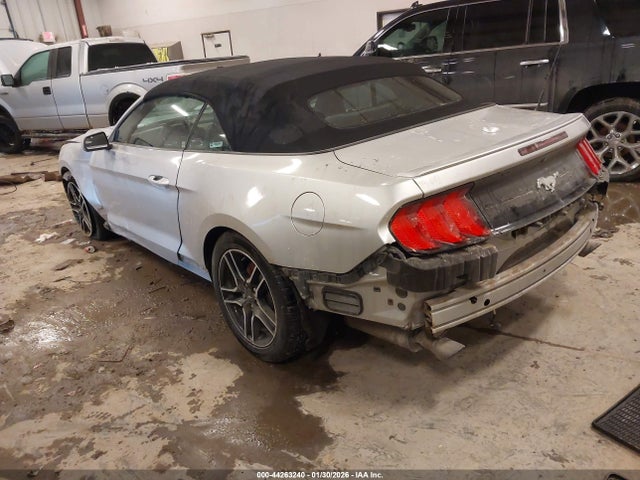 2018 FORD MUSTANG 1FATP8UH7J5110951 Photo 2