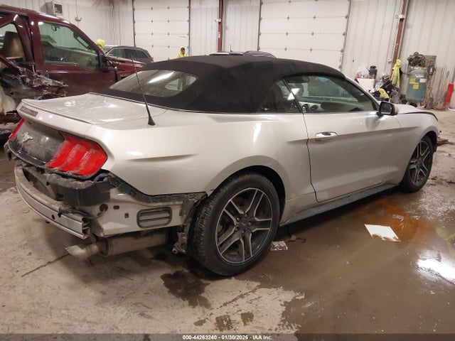 2018 FORD MUSTANG 1FATP8UH7J5110951 Photo 3