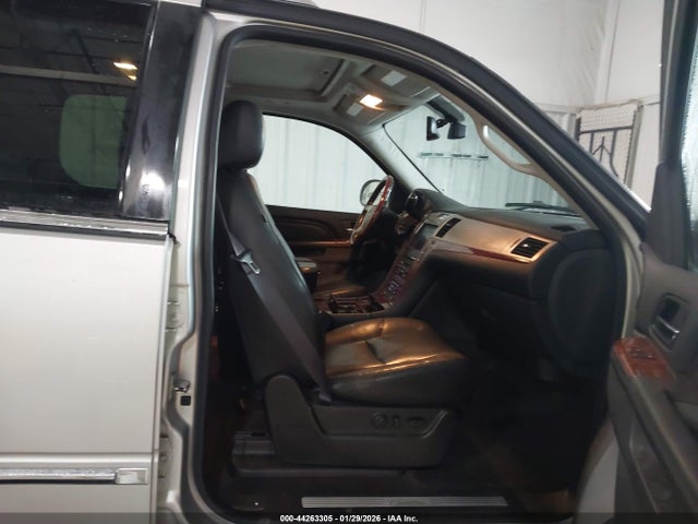 Продажа на аукционе авто 2011 Cadillac Escalade Ext Premium, vin: 3GYT4NEF6BG235815, номер лота: 44263305