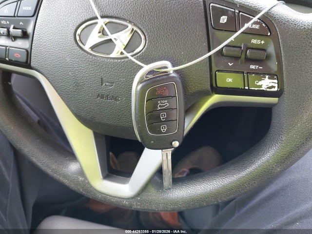 KM8J23A48JU773662 Hyundai TUCSON SE