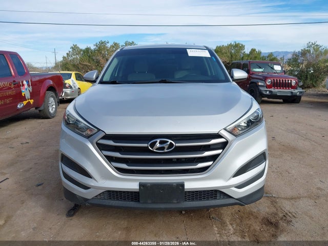 KM8J23A48JU773662 Hyundai TUCSON SE