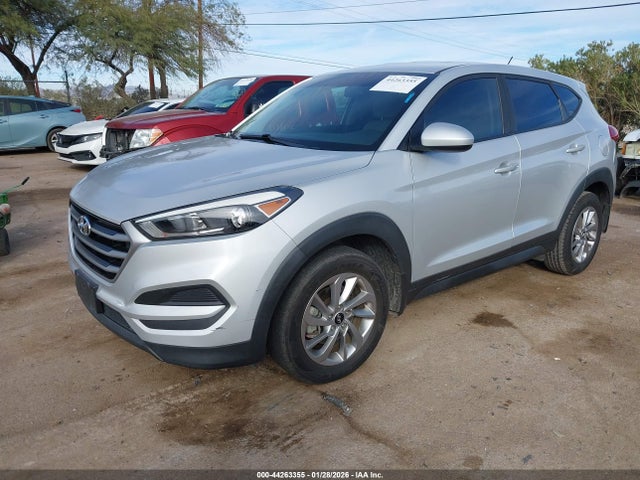 KM8J23A48JU773662 Hyundai TUCSON SE