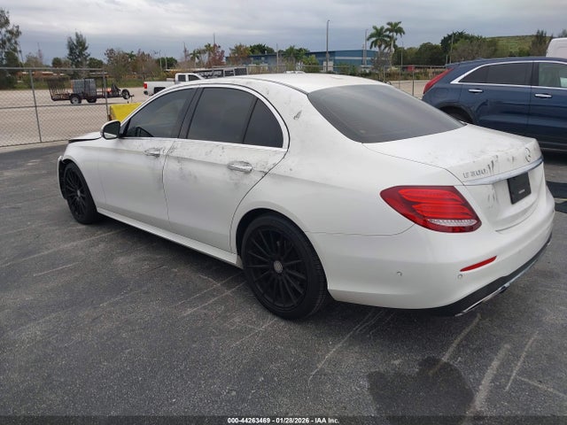 2017 MERCEDES-BENZ E 300 WDDZF4JB6HA042701 Photo 2