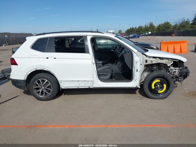 3VV3B7AXXLM106101 Volkswagen Tiguan 2.0t Se/2.0t Se R-line Black/2.0t Sel