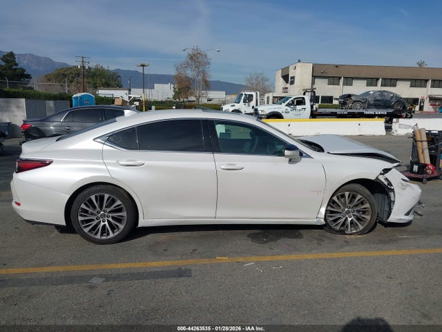 44263535 :رقم المزاد ، 58ADZ1B1XMU088139 vin ، 2021 Lexus Es 350 مزاد بيع