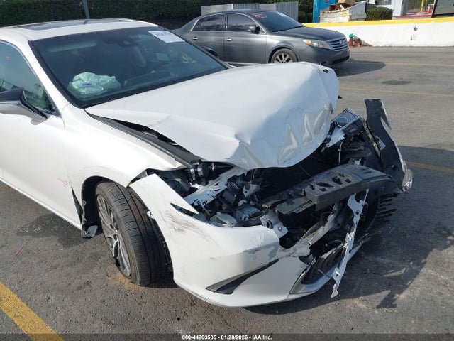 44263535 :رقم المزاد ، 58ADZ1B1XMU088139 vin ، 2021 Lexus Es 350 مزاد بيع