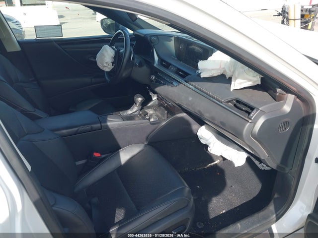 44263535 :رقم المزاد ، 58ADZ1B1XMU088139 vin ، 2021 Lexus Es 350 مزاد بيع