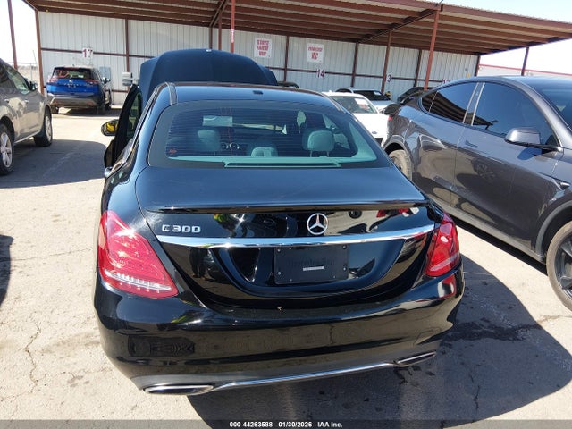 44263588 :رقم المزاد ، 55SWF4JB6HU231979 vin ، 2017 Mercedes-benz C 300 Luxury/sport مزاد بيع