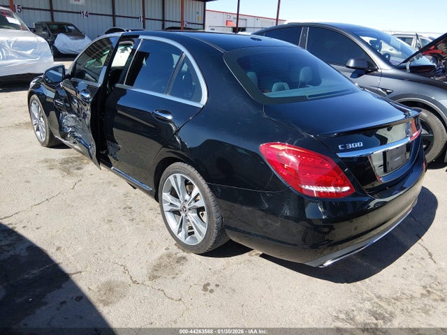 44263588 :رقم المزاد ، 55SWF4JB6HU231979 vin ، 2017 Mercedes-benz C 300 Luxury/sport مزاد بيع