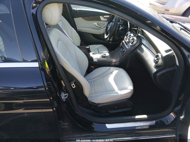 44263588 :رقم المزاد ، 55SWF4JB6HU231979 vin ، 2017 Mercedes-benz C 300 Luxury/sport مزاد بيع