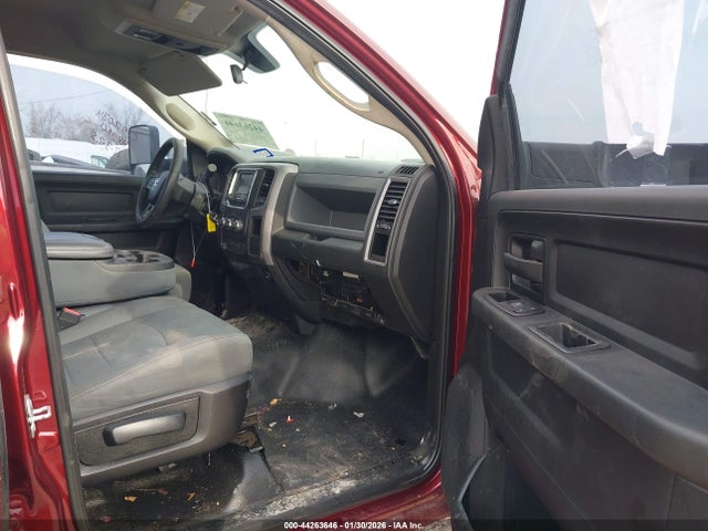 44263646 :رقم المزاد ، 3C6UR5CL0JG201654 vin ، 2018 Ram 2500 Tradesman  4x4 6'4 Box مزاد بيع