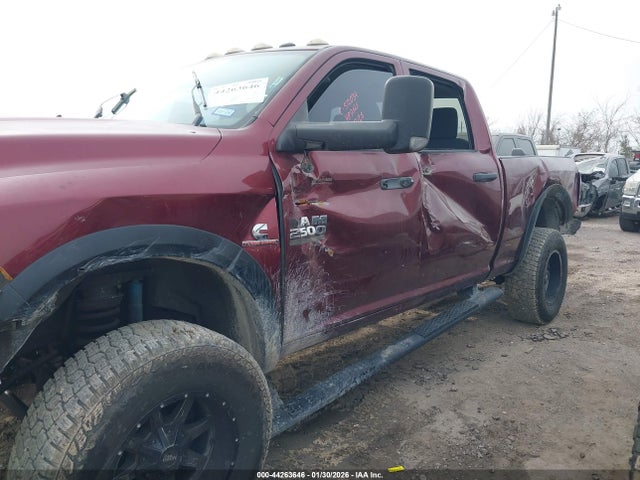 44263646 :رقم المزاد ، 3C6UR5CL0JG201654 vin ، 2018 Ram 2500 Tradesman  4x4 6'4 Box مزاد بيع