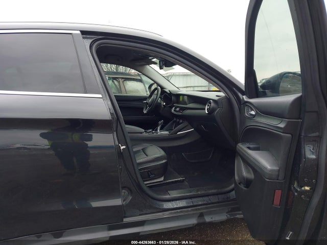 2018 ALFA ROMEO STELVIO ZASFAKAN1J7B79825 Photo 4