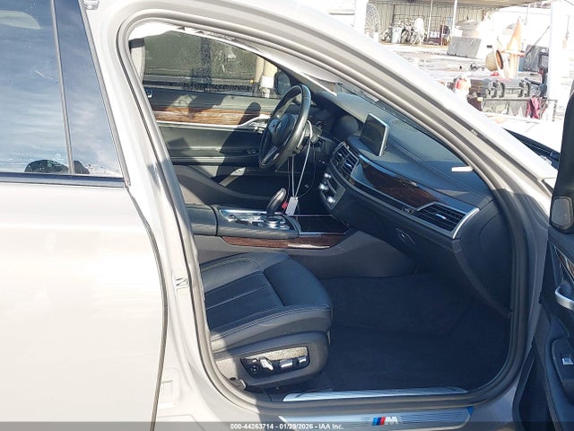 2022 BMW 740 WBA7T2C02NCG88117 Photo 4