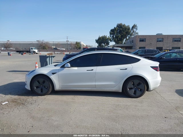 Продаж на аукціоні авто 2022 Tesla Model 3 Rear-wheel Drive, vin: 5YJ3E1EA2NF241184, номер лоту: 44263720