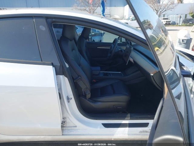 Продаж на аукціоні авто 2022 Tesla Model 3 Rear-wheel Drive, vin: 5YJ3E1EA2NF241184, номер лоту: 44263720