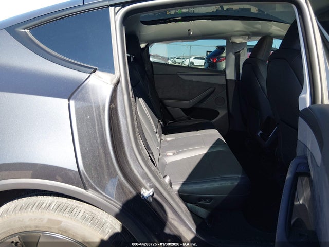 Продажа на аукционе авто 2026 Tesla Model Y Premium Rear-wheel Drive/standard Rear-wheel Drive, vin: 7SAYGDED0TA439111, номер лота: 44263725