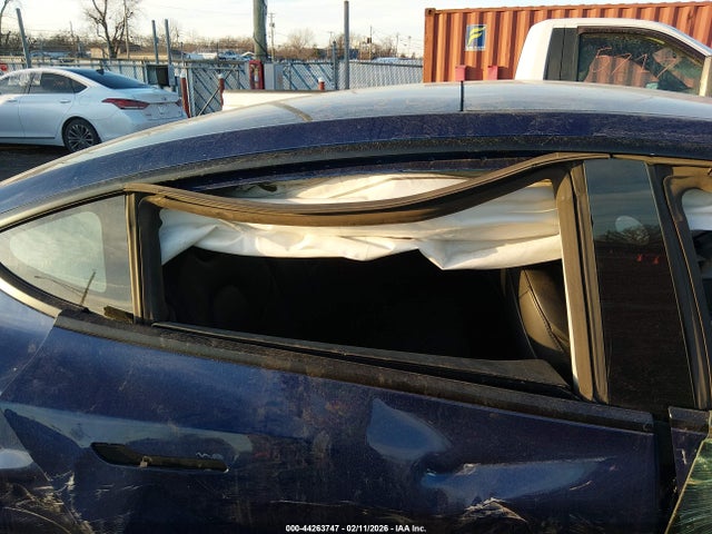 44263747 :رقم المزاد ، 5YJ3E1EA0NF372291 vin ، 2022 Tesla Model 3 Rear-wheel Drive مزاد بيع