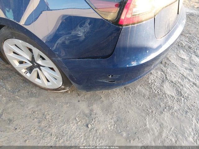 44263747 :رقم المزاد ، 5YJ3E1EA0NF372291 vin ، 2022 Tesla Model 3 Rear-wheel Drive مزاد بيع