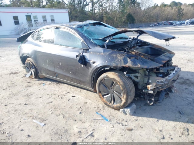 2026 TESLA MODEL Y 7SAYGDED0TA500649 Photo 0