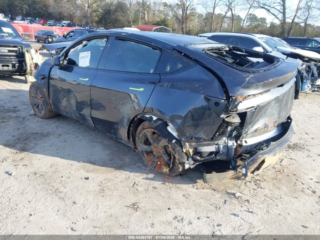 2026 TESLA MODEL Y 7SAYGDED0TA500649 Photo 2
