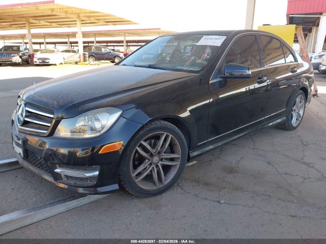 Mercedes-Benz C 250 Sport 2014 WDDGF4HB4ER318058 Image 2