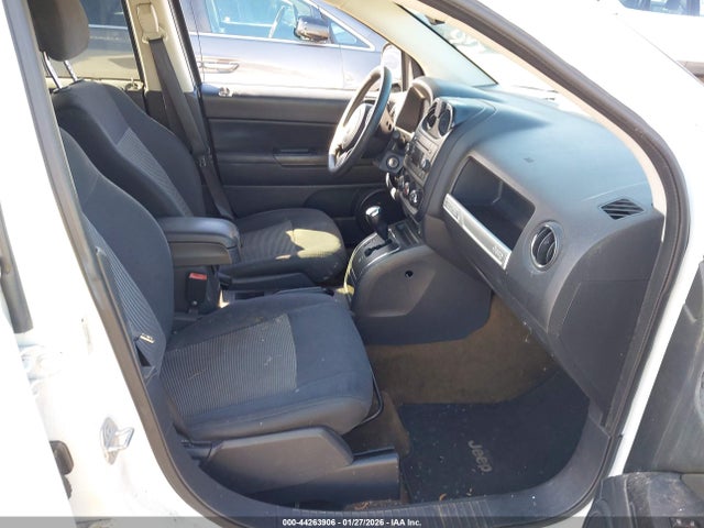 1C4NJCBA6GD675607 Jeep Compass Sport