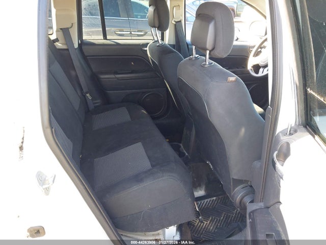 1C4NJCBA6GD675607 Jeep Compass Sport